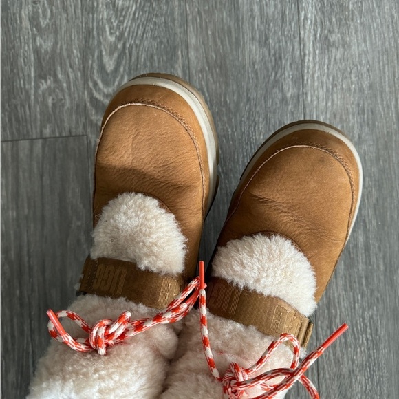 UGG Chestnut Classic Weather Hiker Boots 9 - Picture 11 of 15